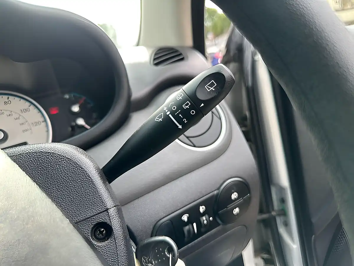Used 2010 Hyundai i10 Comfort Silver - Interior and Exterior details 16