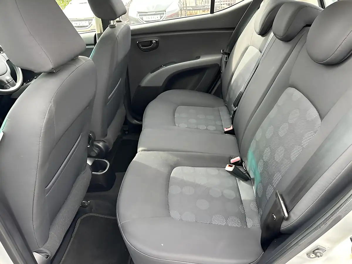 Used 2010 Hyundai i10 Comfort Silver - Interior and Exterior details 18