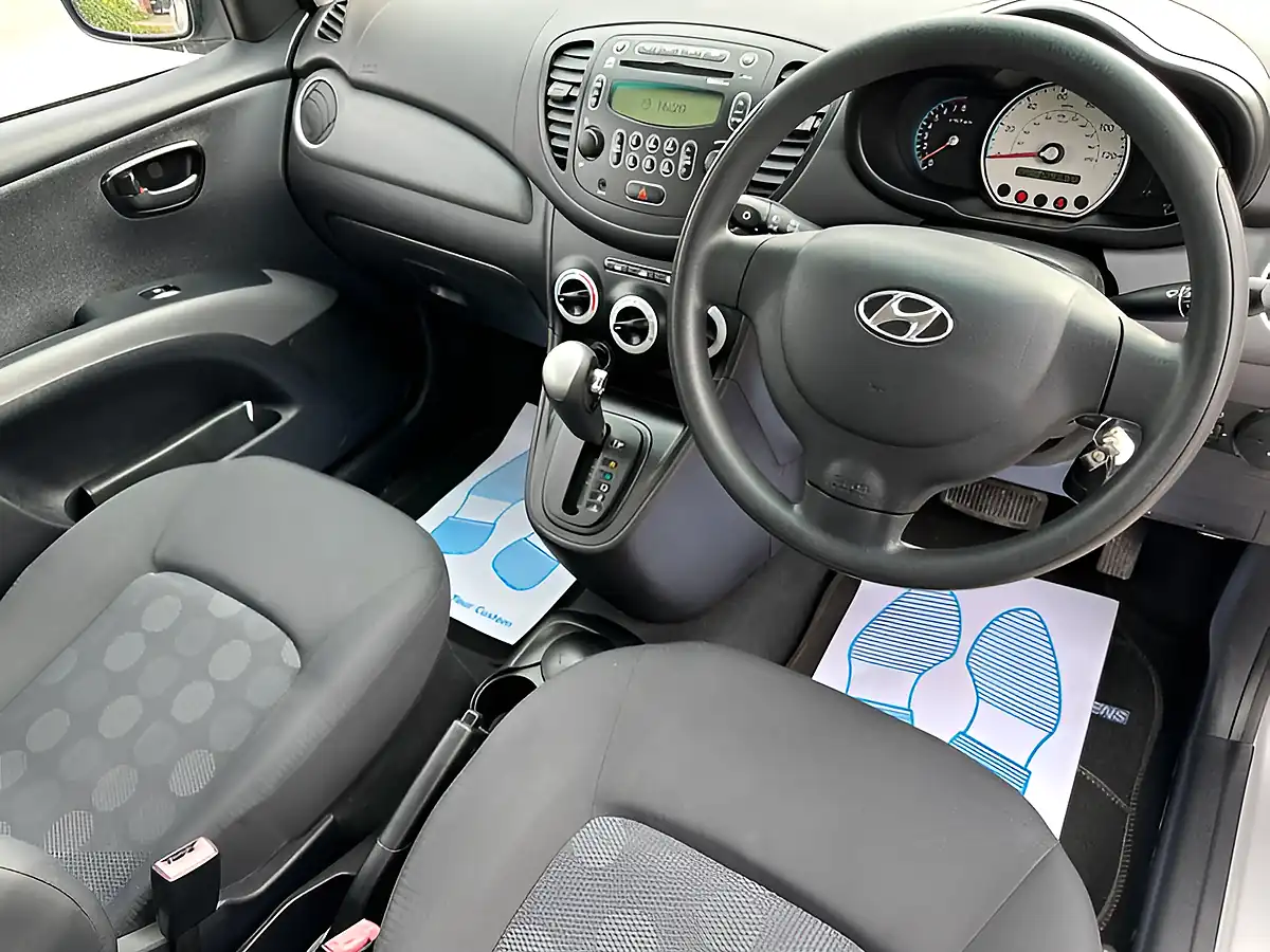 Used 2010 Hyundai i10 Comfort Silver - Interior and Exterior details 2