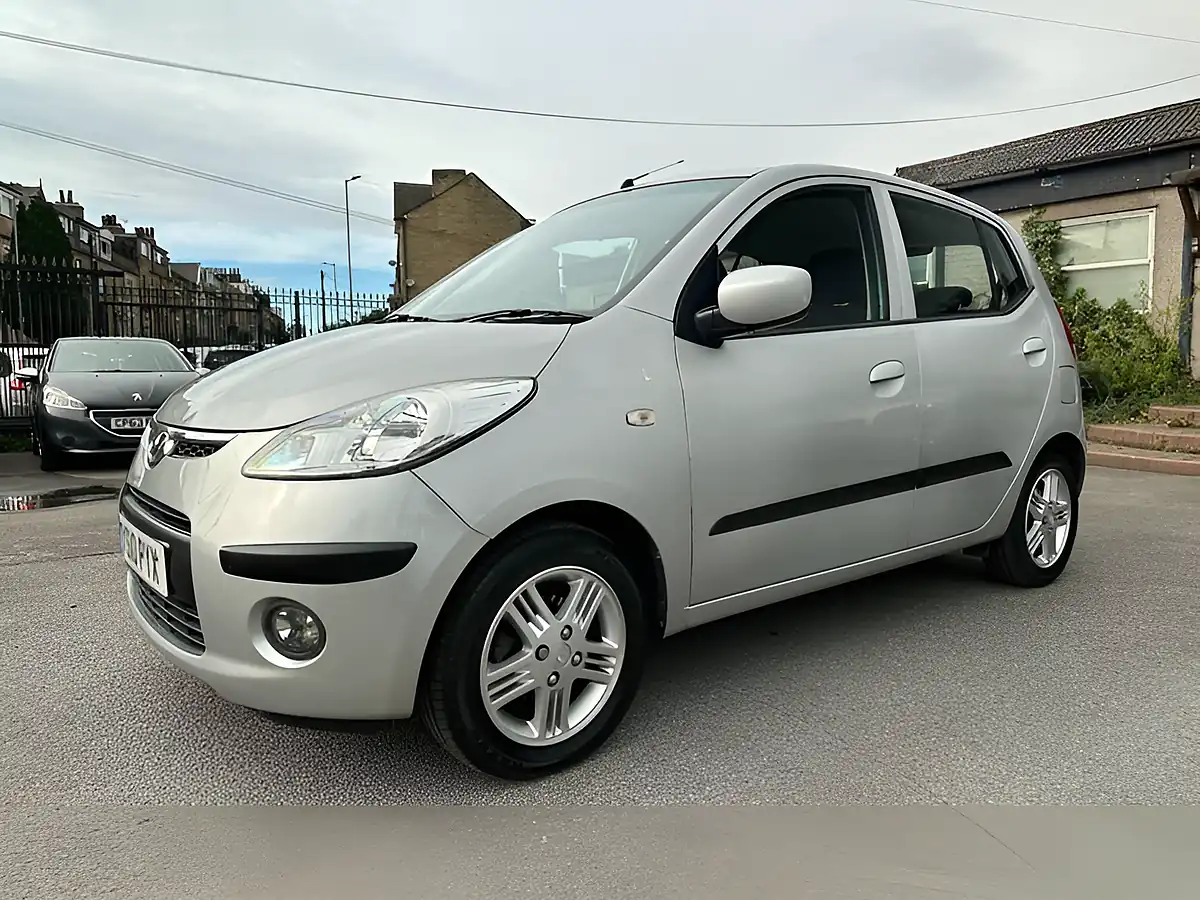 Used 2010 Hyundai i10 Comfort Silver - Interior and Exterior details 5