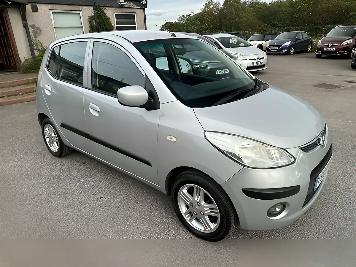 Used 2010 Hyundai i10 Comfort Silver - Interior and Exterior details 9