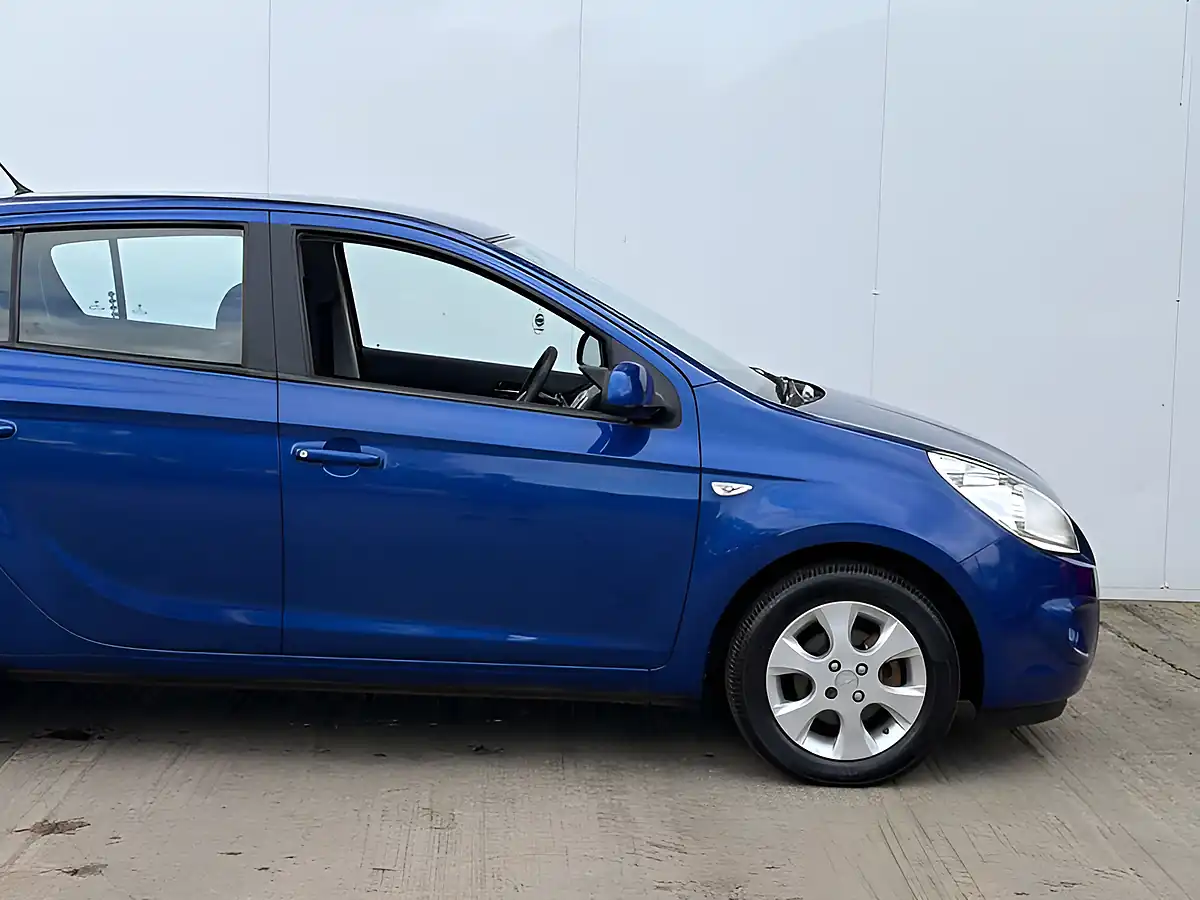 Used 2010 Hyundai i20 Comfort Blue - Interior and Exterior details 10