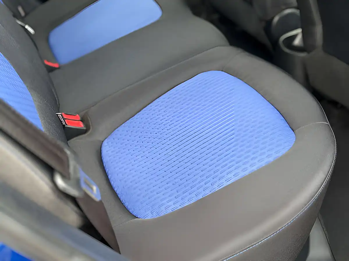 Used 2010 Hyundai i20 Comfort Blue - Interior and Exterior details 12
