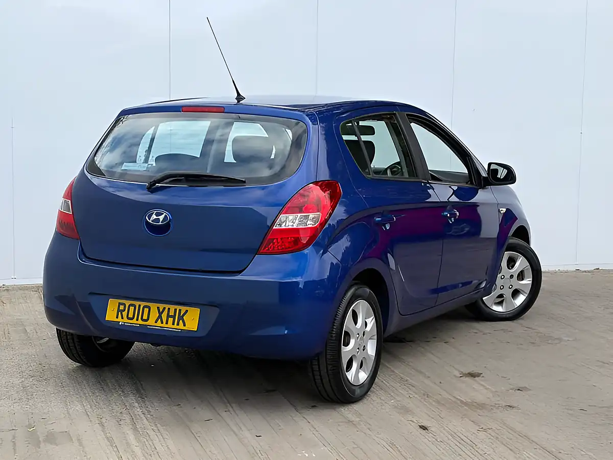 Used 2010 Hyundai i20 Comfort Blue - Interior and Exterior details 14