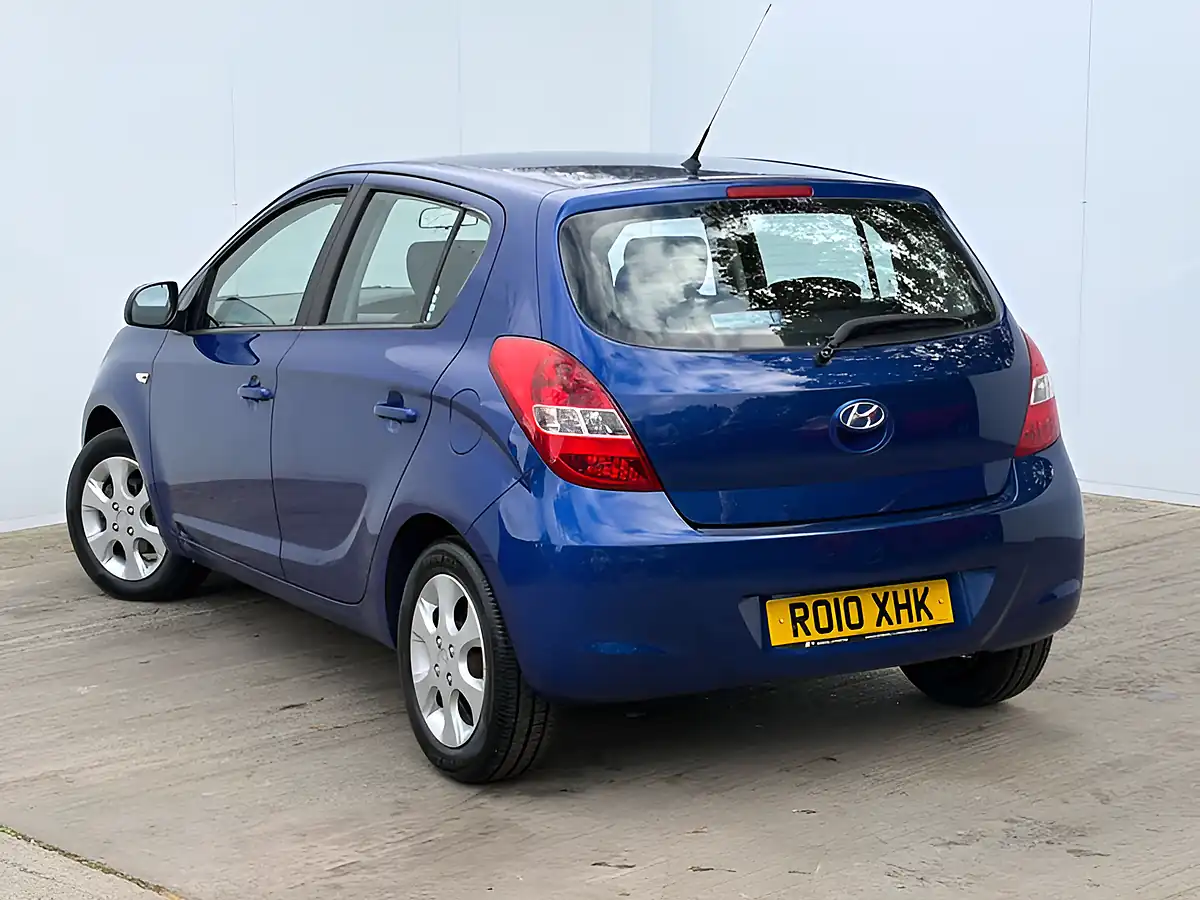 Used 2010 Hyundai i20 Comfort Blue - Interior and Exterior details 16
