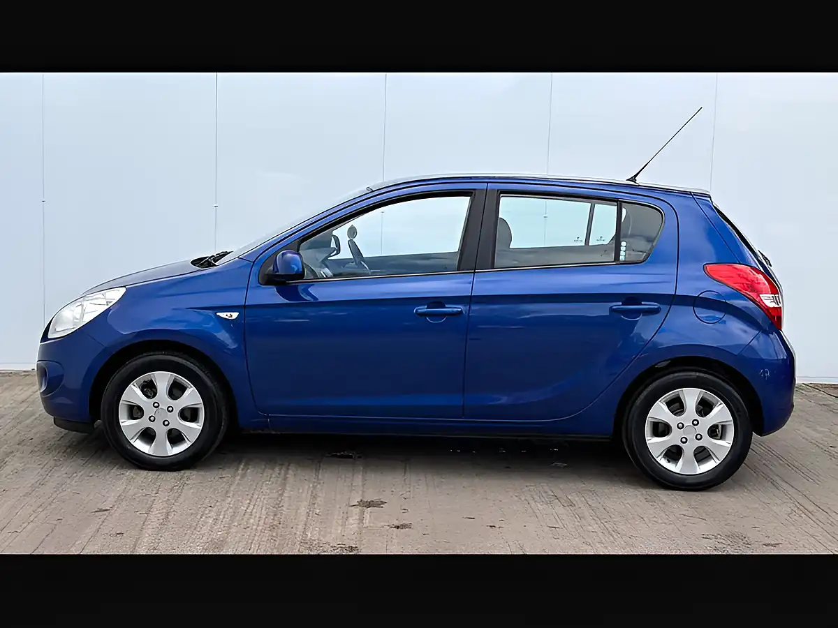 Used 2010 Hyundai i20 Comfort Blue - Interior and Exterior details 17