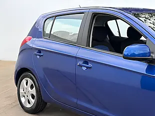 Used 2010 Hyundai i20 Comfort Blue - Interior and Exterior details 4