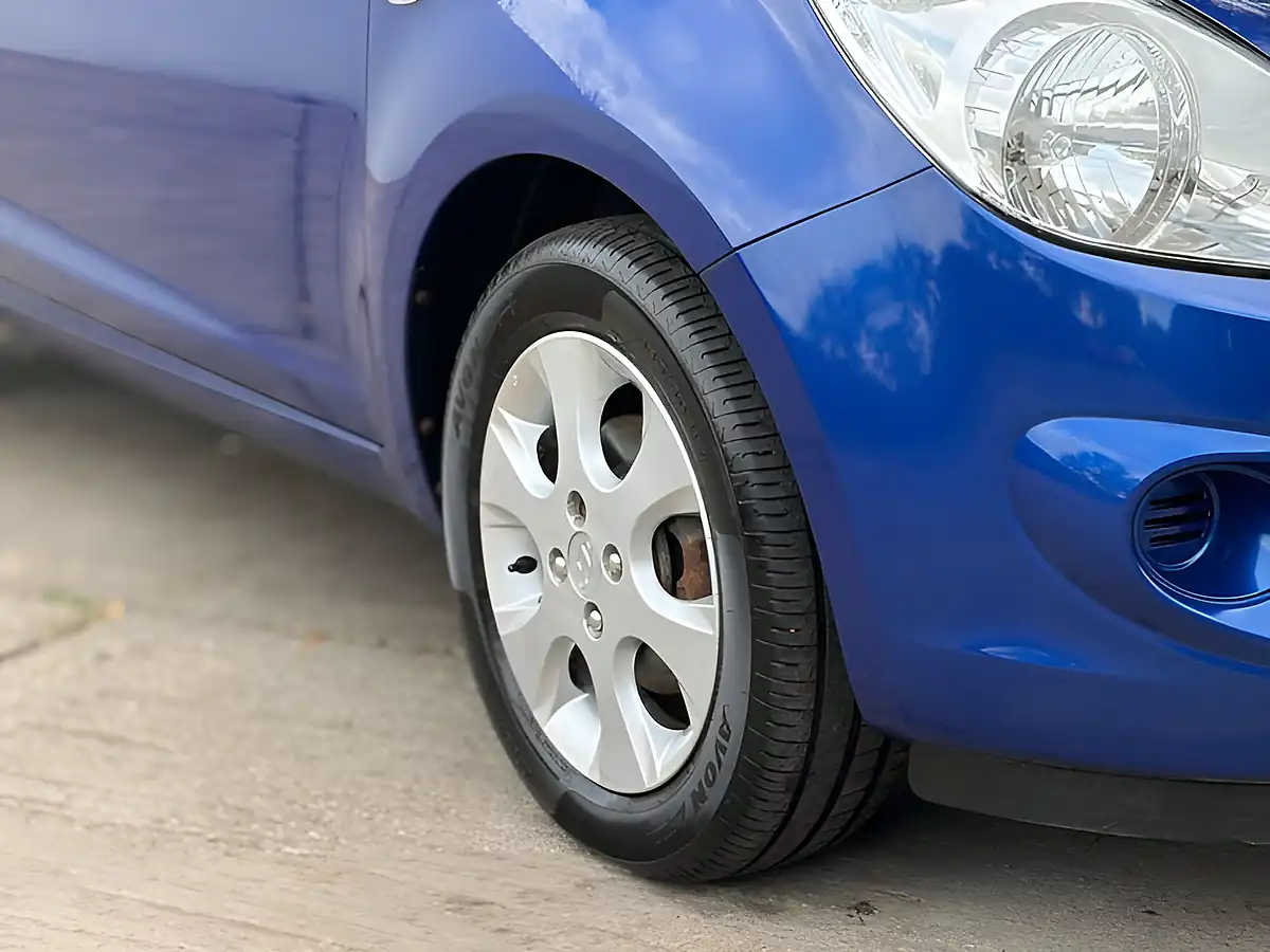 Used 2010 Hyundai i20 Comfort Blue - Interior and Exterior details 5