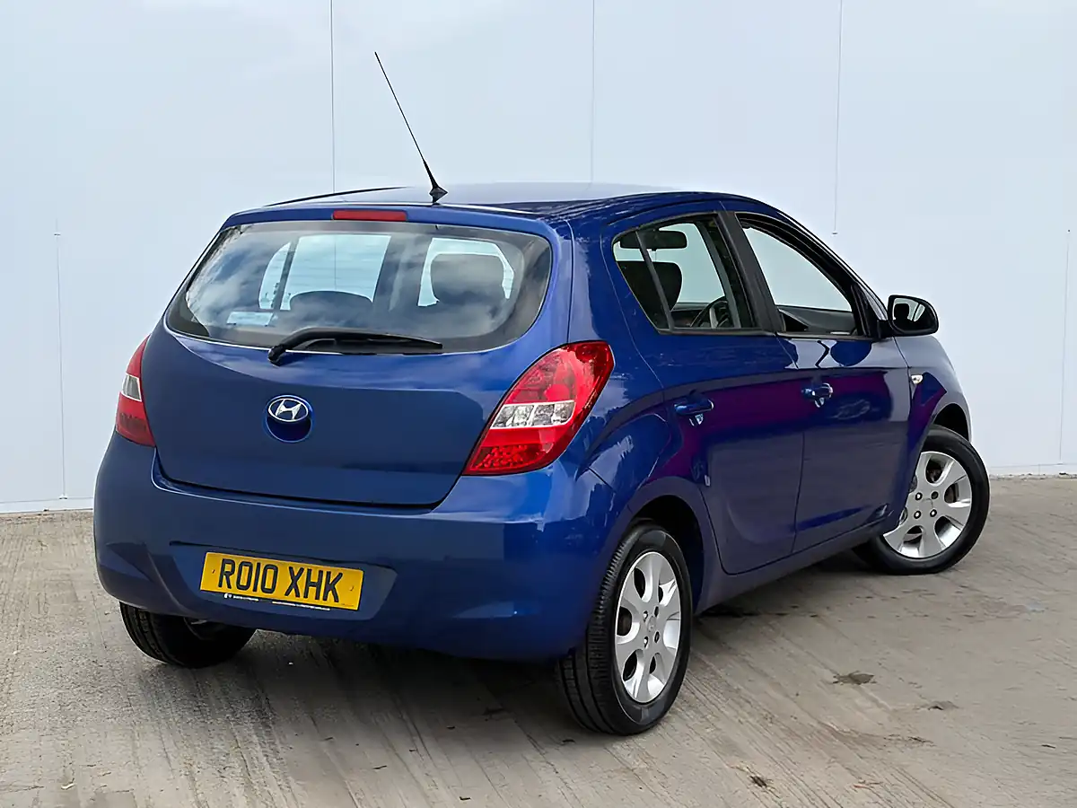 Used 2010 Hyundai i20 Comfort Blue - Interior and Exterior details 9