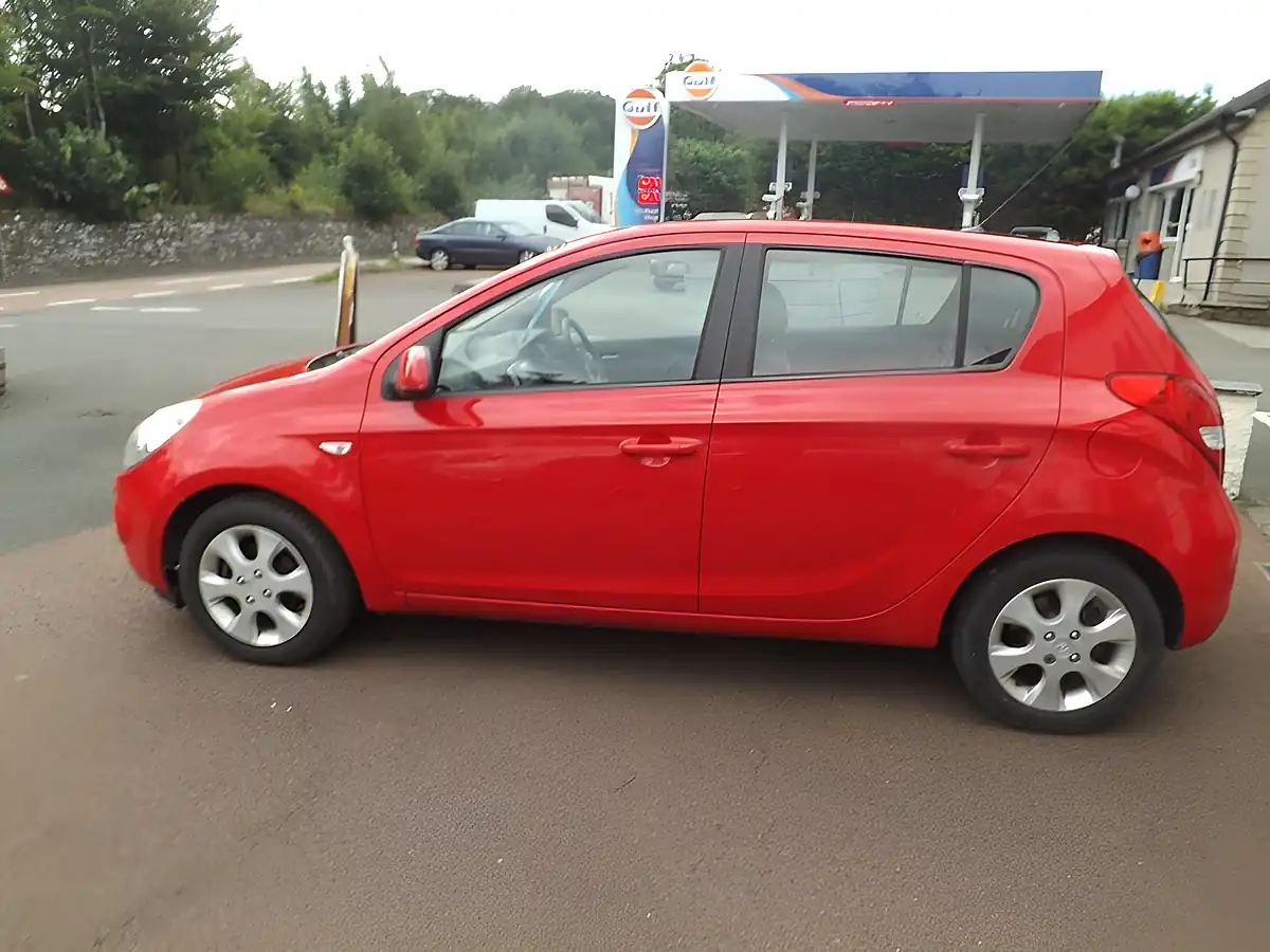 Used 2010 Hyundai I20 Comfort Red - Interior and Exterior details 4