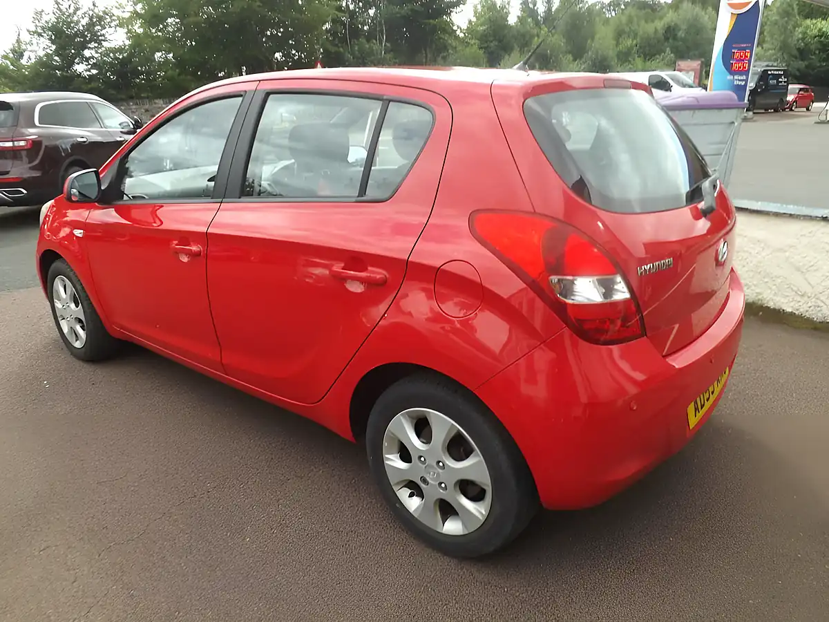 Used 2010 Hyundai I20 Comfort Red - Interior and Exterior details 5