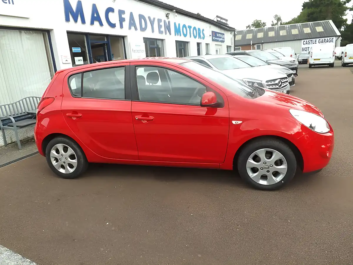 Used 2010 Hyundai I20 Comfort Red - Interior and Exterior details 7