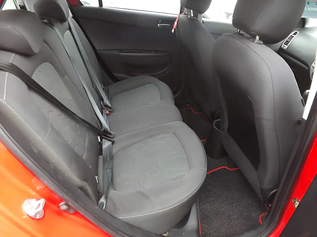 Used 2010 Hyundai I20 Comfort Red - Interior and Exterior details 8