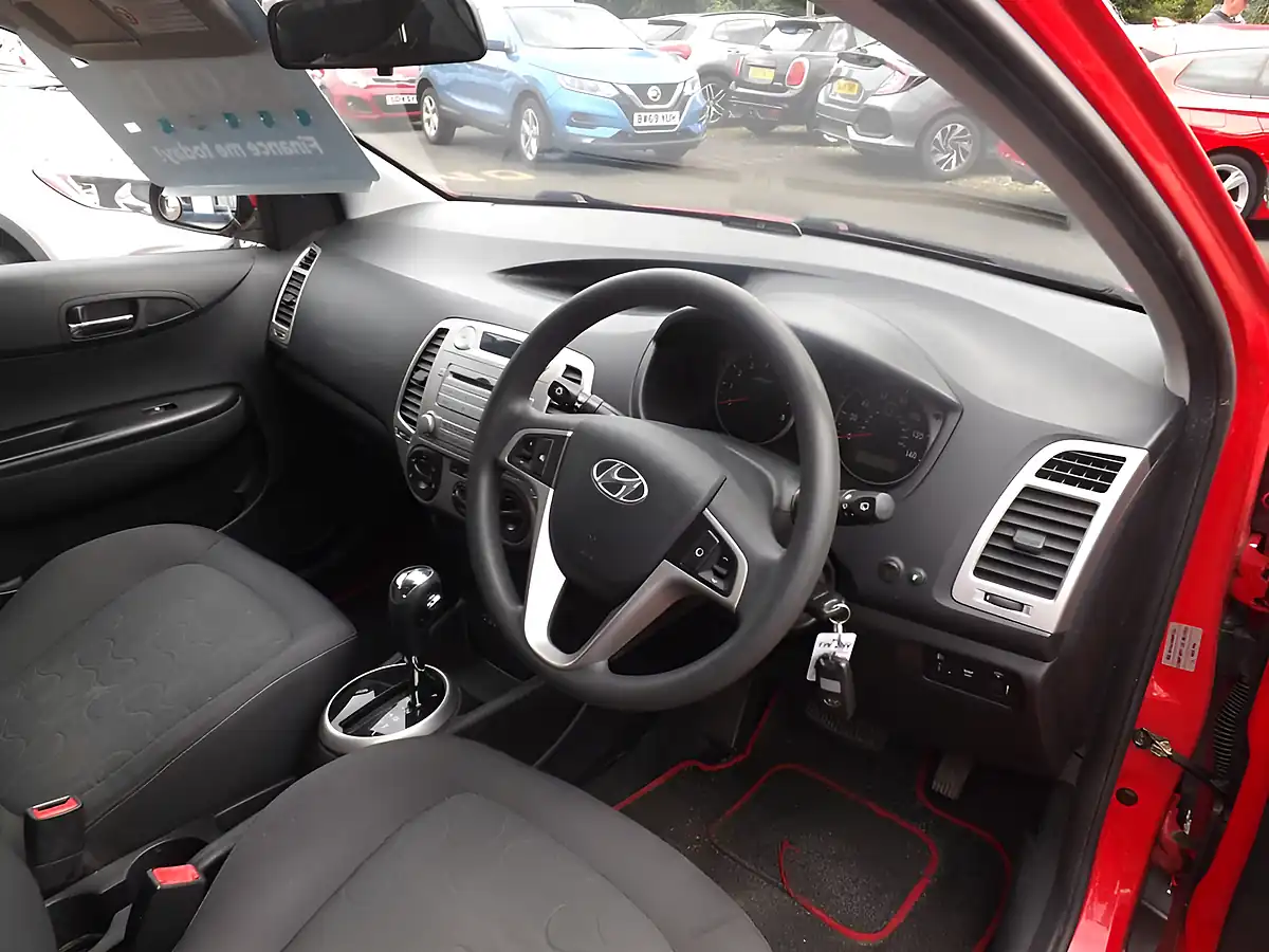 Used 2010 Hyundai I20 Comfort Red - Interior and Exterior details 9