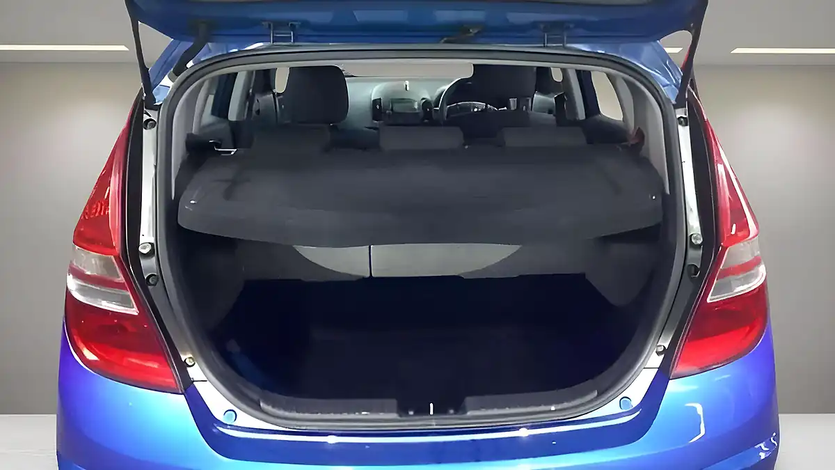 Used 2010 Hyundai I30 Classic Blue - Interior and Exterior details 10