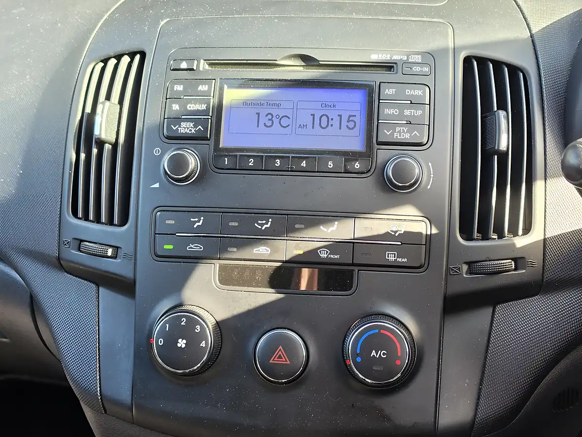 Used 2010 Hyundai I30 Classic Silver - Interior and Exterior details 11