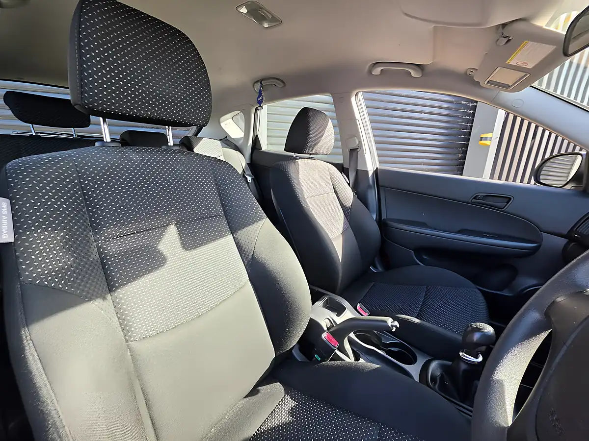 Used 2010 Hyundai I30 Classic Silver - Interior and Exterior details 4