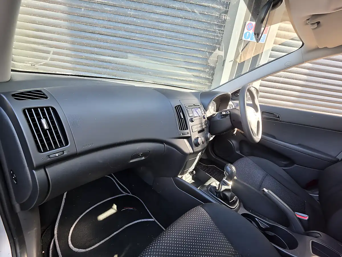 Used 2010 Hyundai I30 Classic Silver - Interior and Exterior details 9