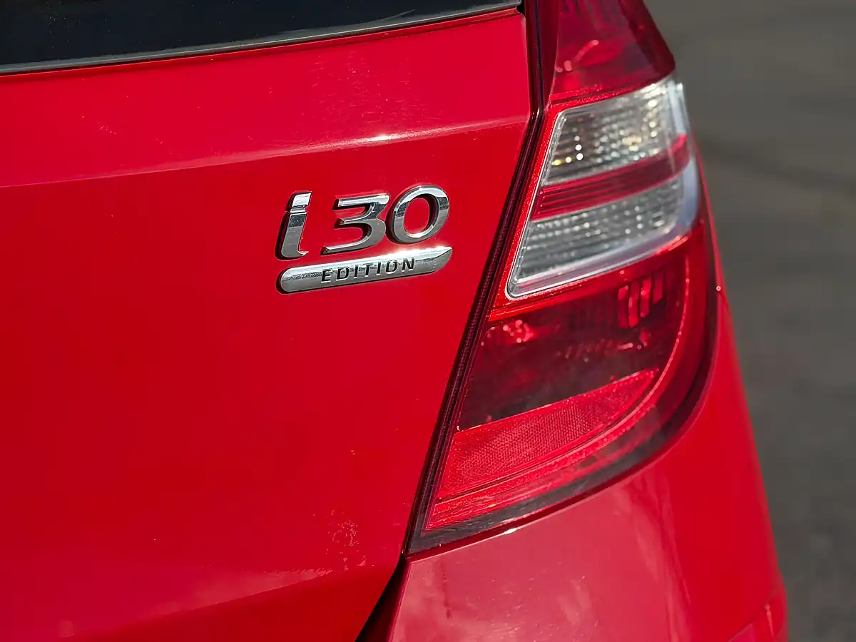 Used 2010 Hyundai I30 Edition Red - Interior and Exterior details 5
