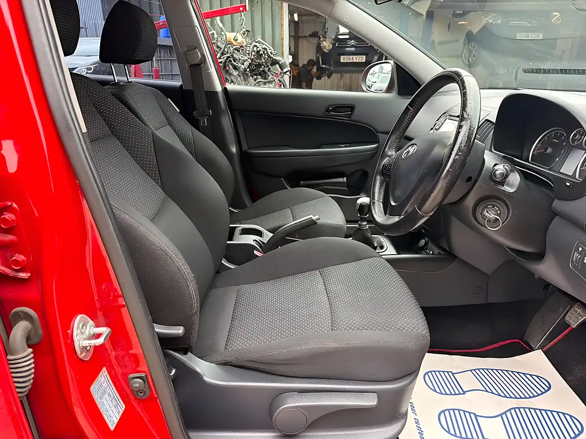 Used 2010 Hyundai I30 Edition Red - Interior and Exterior details 10