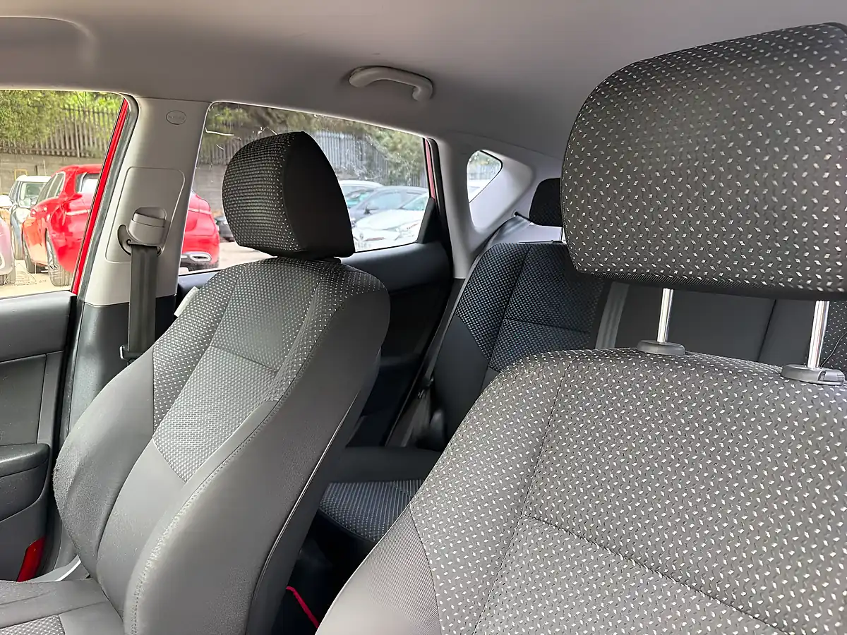 Used 2010 Hyundai I30 Edition Red - Interior and Exterior details 11