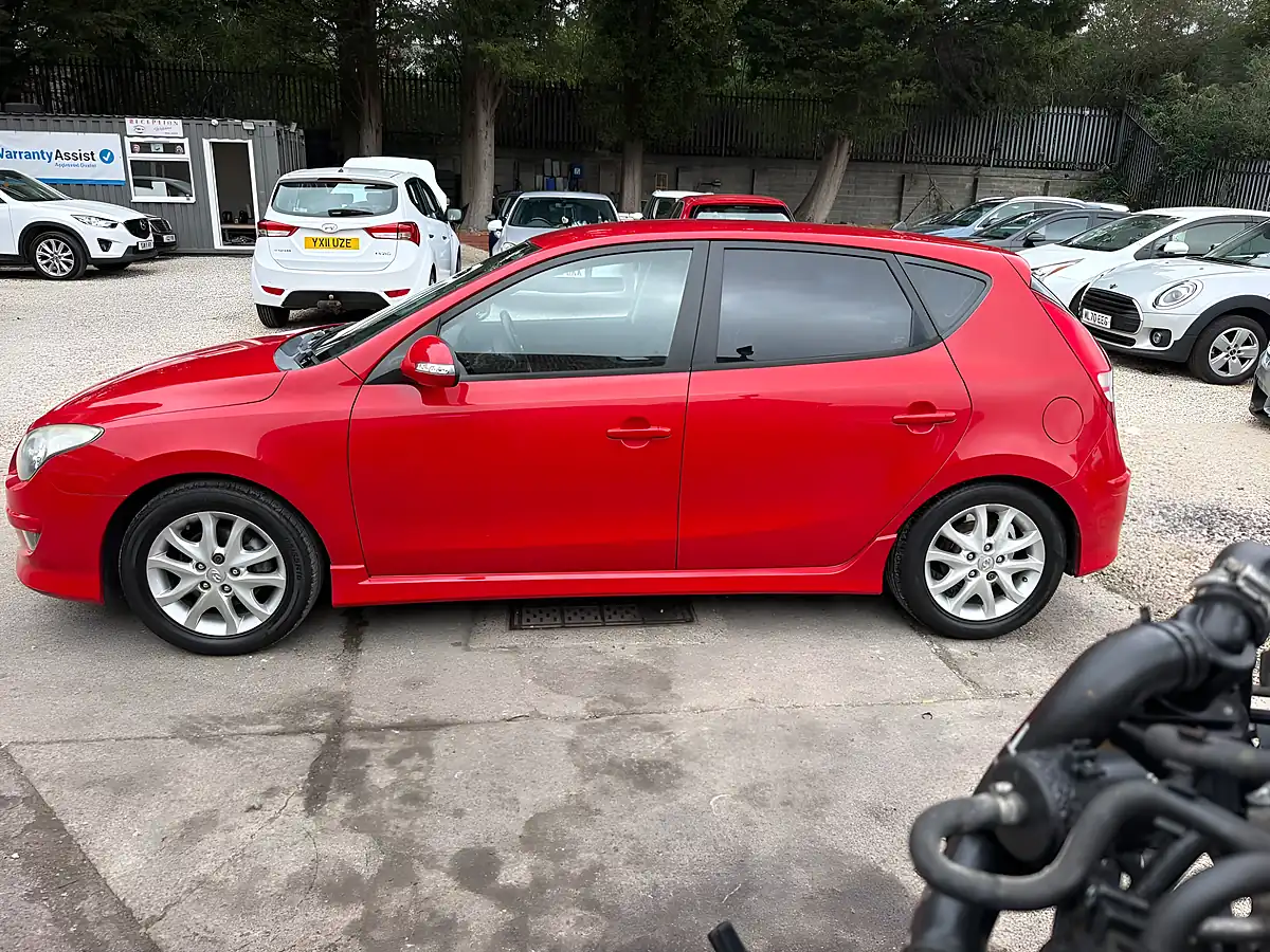 Used 2010 Hyundai I30 Edition Red - Interior and Exterior details 12
