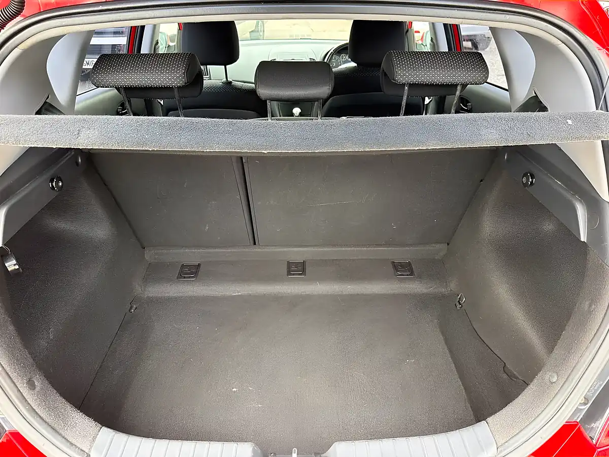 Used 2010 Hyundai I30 Edition Red - Interior and Exterior details 16