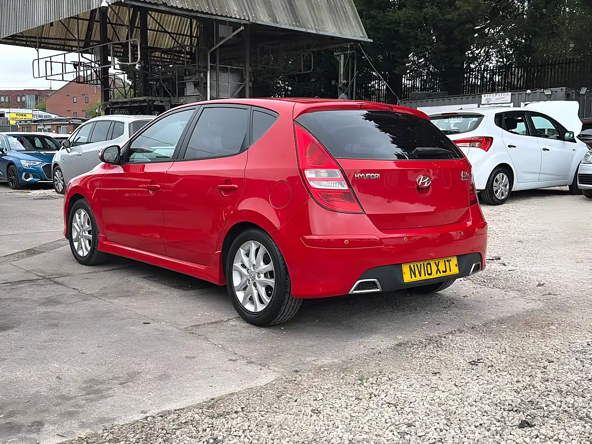 Used 2010 Hyundai I30 Edition Red - Interior and Exterior details 4