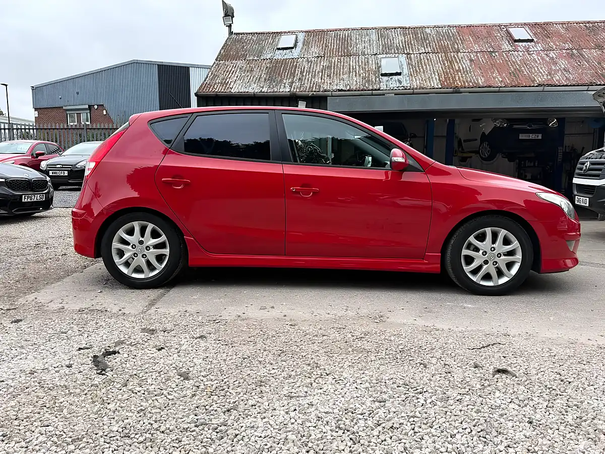 Used 2010 Hyundai I30 Edition Red - Interior and Exterior details 7