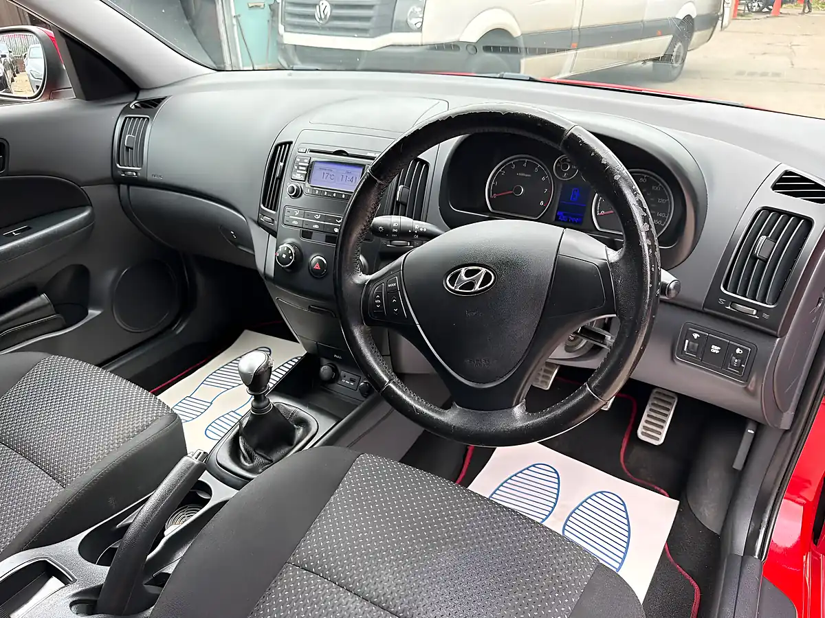 Used 2010 Hyundai I30 Edition Red - Interior and Exterior details 8
