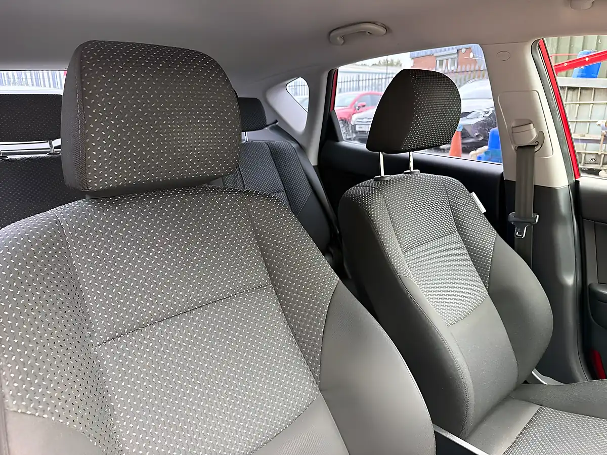 Used 2010 Hyundai I30 Edition Red - Interior and Exterior details 9