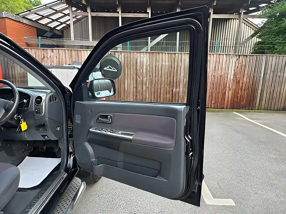 Used 2010 Isuzu Rodeo Denver Max Lwb D/C Black - Interior and Exterior details 16