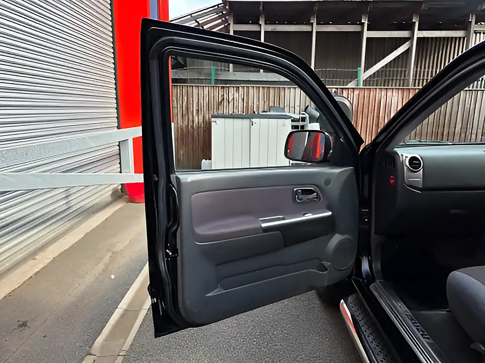 Used 2010 Isuzu Rodeo Denver Max Lwb D/C Black - Interior and Exterior details 17