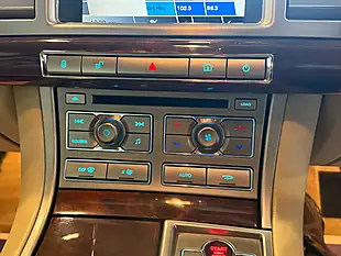 Used 2010 Jaguar Xf Luxury Grey - Interior and Exterior details 16