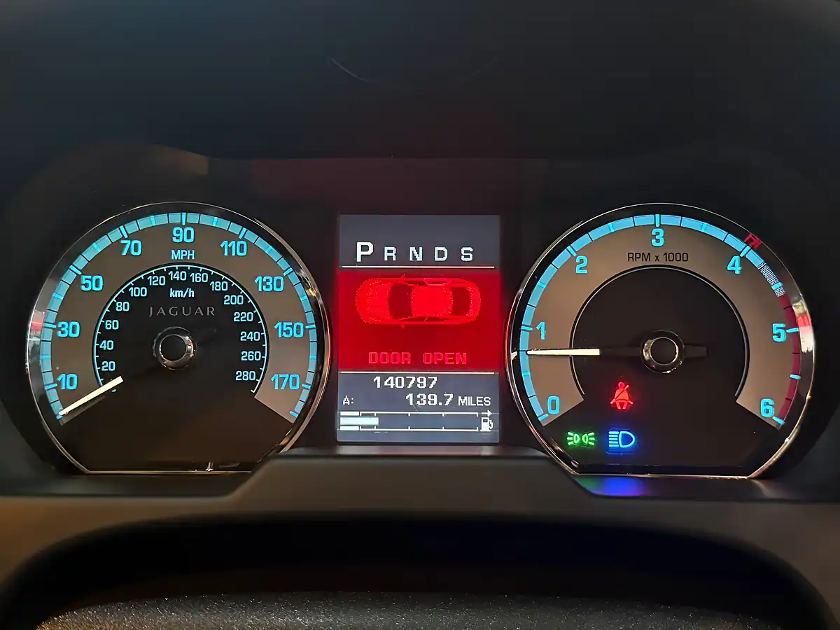 Used 2010 Jaguar Xf Luxury Grey - Interior and Exterior details 18