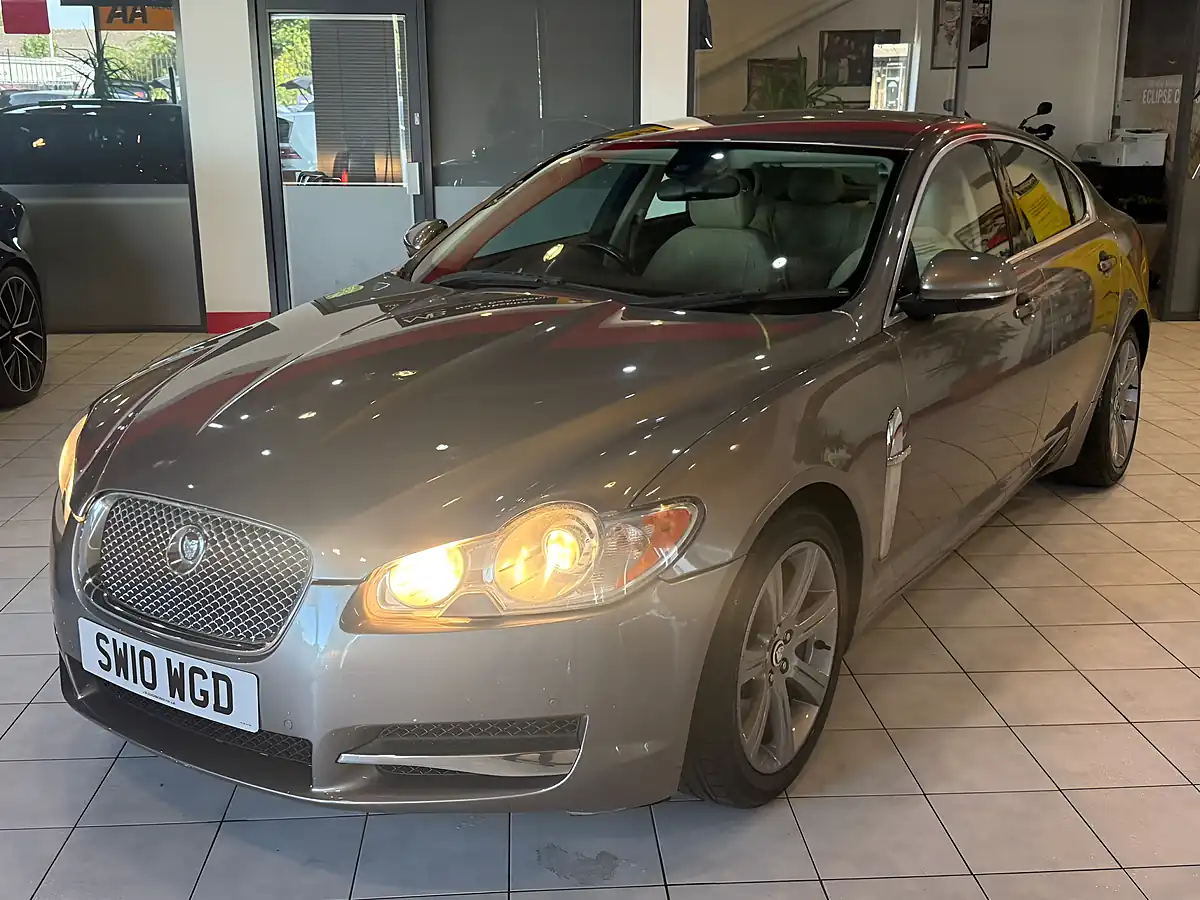 Used 2010 Jaguar Xf Luxury Grey - Interior and Exterior details 4