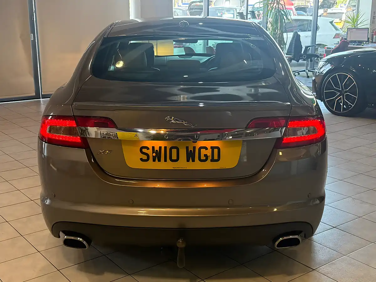 Used 2010 Jaguar Xf Luxury Grey - Interior and Exterior details 9