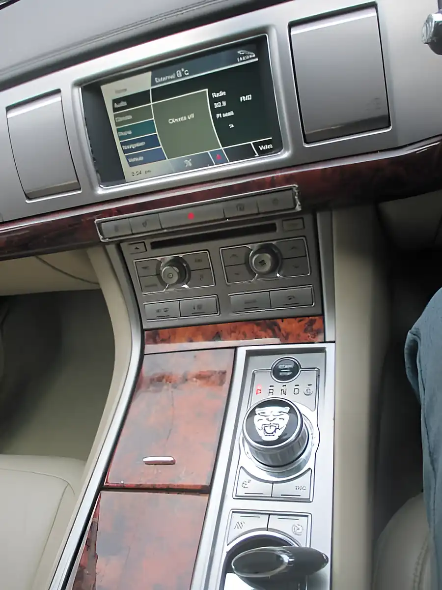 Used 2010 Jaguar Xf Luxury Red - Interior and Exterior details 10