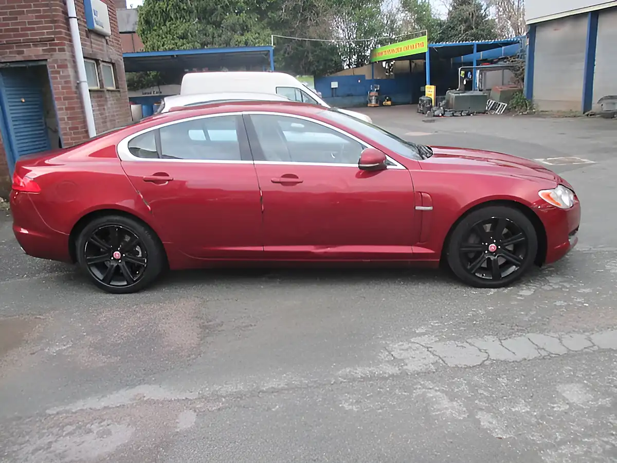 Used 2010 Jaguar Xf Luxury Red - Interior and Exterior details 4