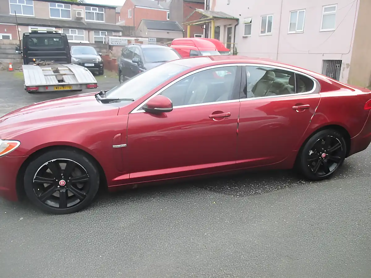 Used 2010 Jaguar Xf Luxury Red - Interior and Exterior details 6