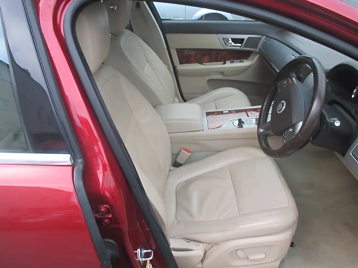 Used 2010 Jaguar Xf Luxury Red - Interior and Exterior details 7