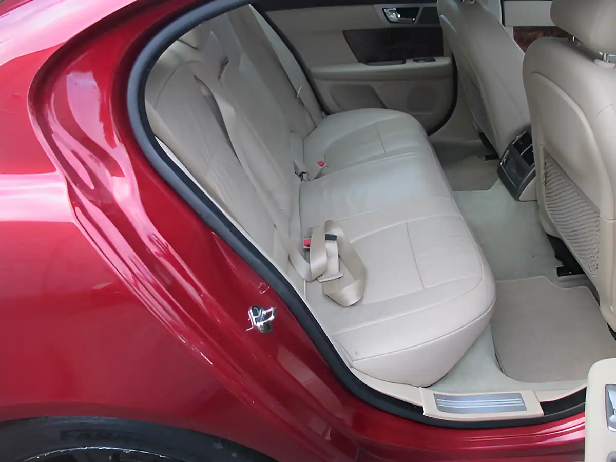 Used 2010 Jaguar Xf Luxury Red - Interior and Exterior details 8