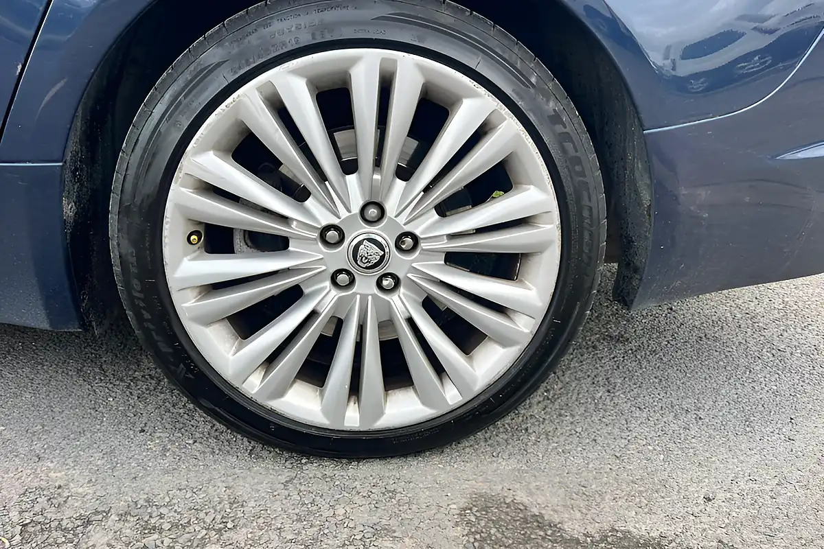 Used 2010 Jaguar Xf Premium Luxury Blue - Interior and Exterior details 11