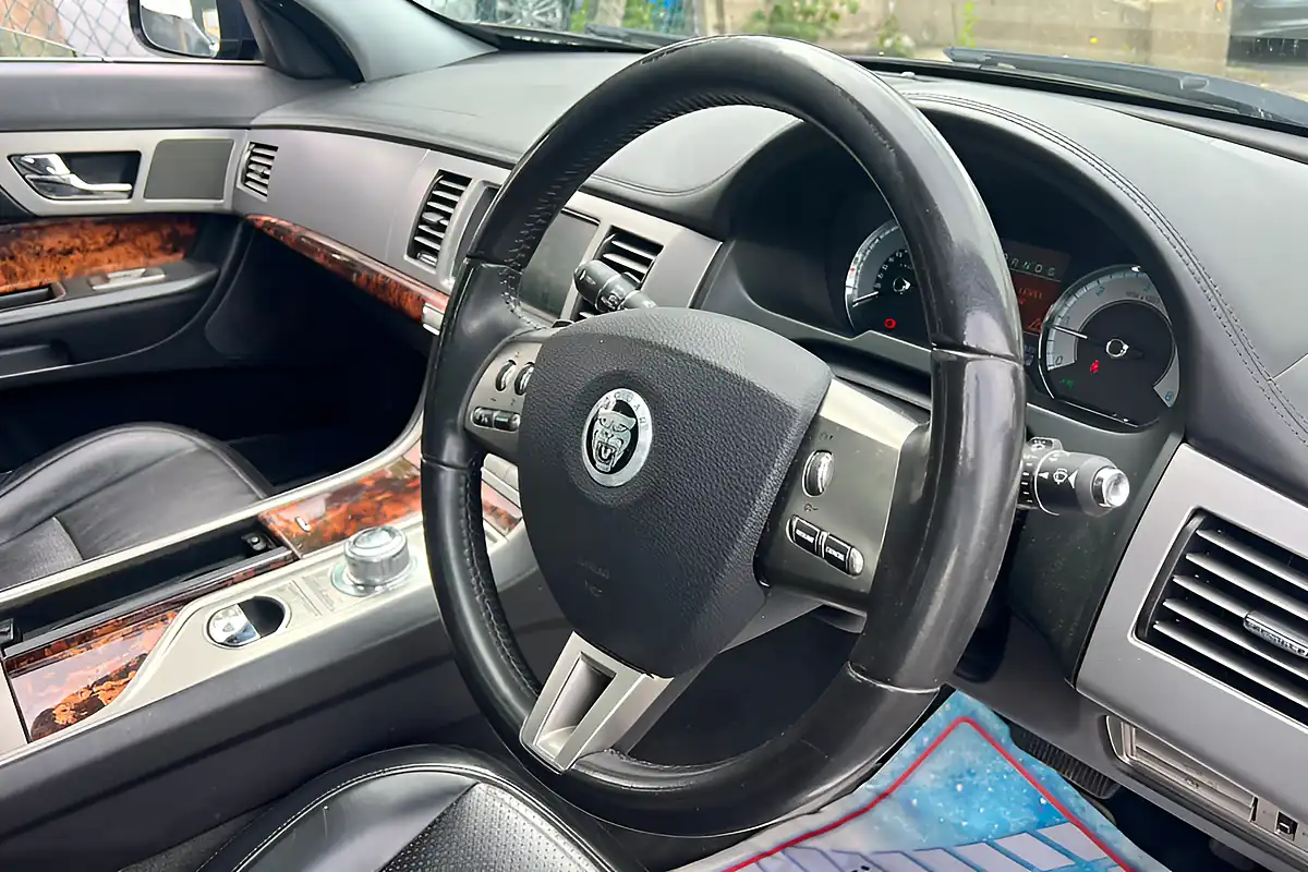 Used 2010 Jaguar Xf Premium Luxury Blue - Interior and Exterior details 14