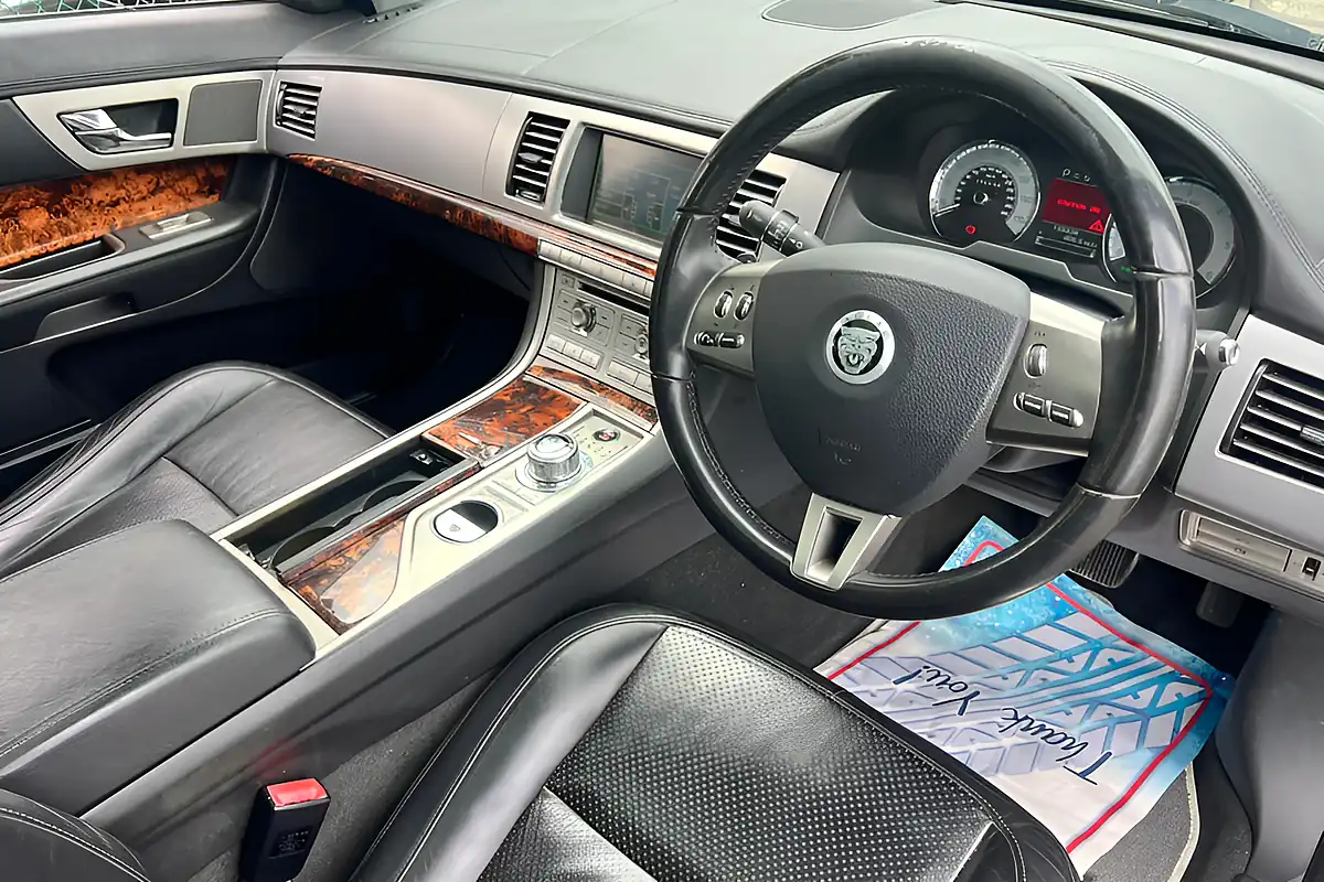 Used 2010 Jaguar Xf Premium Luxury Blue - Interior and Exterior details 15