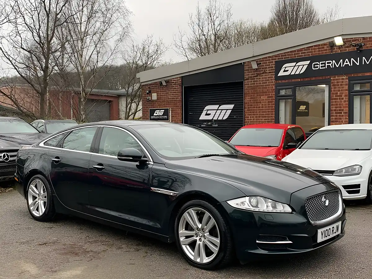 Used 2010 Jaguar Xj Portfolio Green - Front View