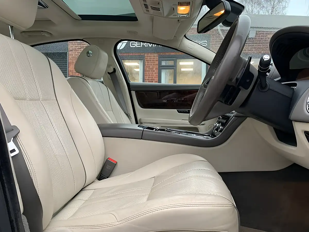 Used 2010 Jaguar Xj Portfolio Green - Interior and Exterior details 14