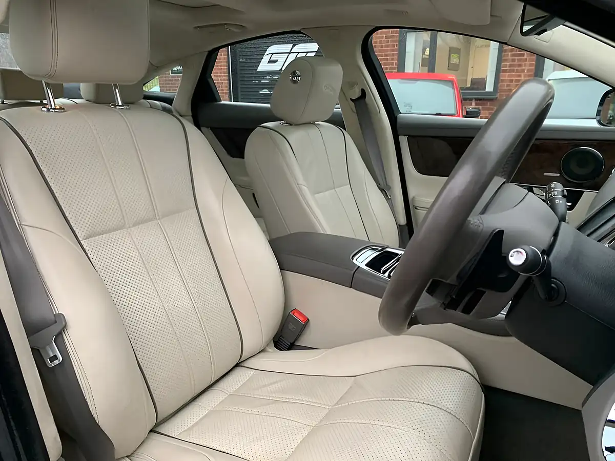 Used 2010 Jaguar Xj Portfolio Green - Interior and Exterior details 15
