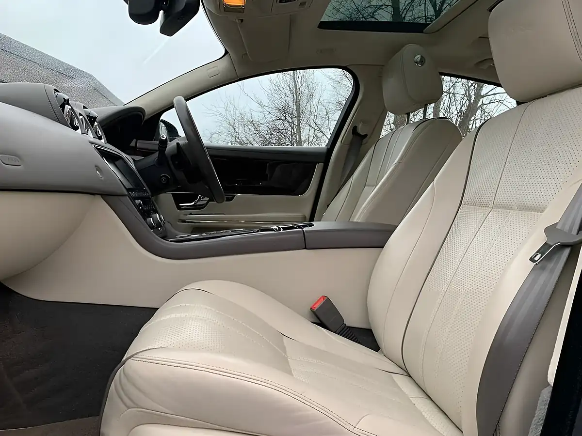 Used 2010 Jaguar Xj Portfolio Green - Interior and Exterior details 16