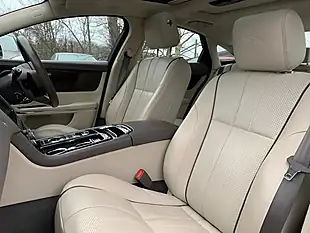 Used 2010 Jaguar Xj Portfolio Green - Interior and Exterior details 18